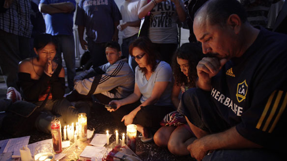 w-la-jackson-cp-6938167 Michael Jackson fans mourning his death in Los Angeles.